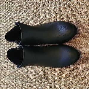 BOSTON DESIGN STUDIO black ankle boots. Pebble texture.  Size is 9 M.